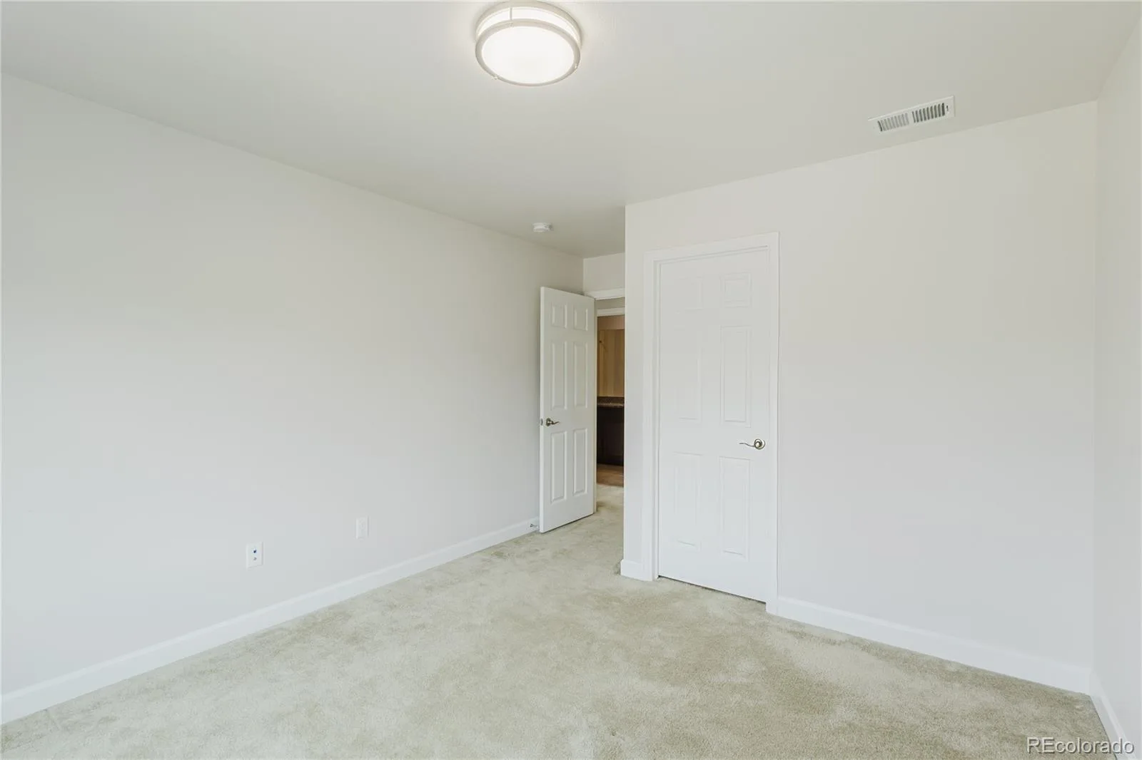 22691 E Narrowleaf Circle Aurora CO 80016 | MLS #REC7011860 08312026201624 1600 38