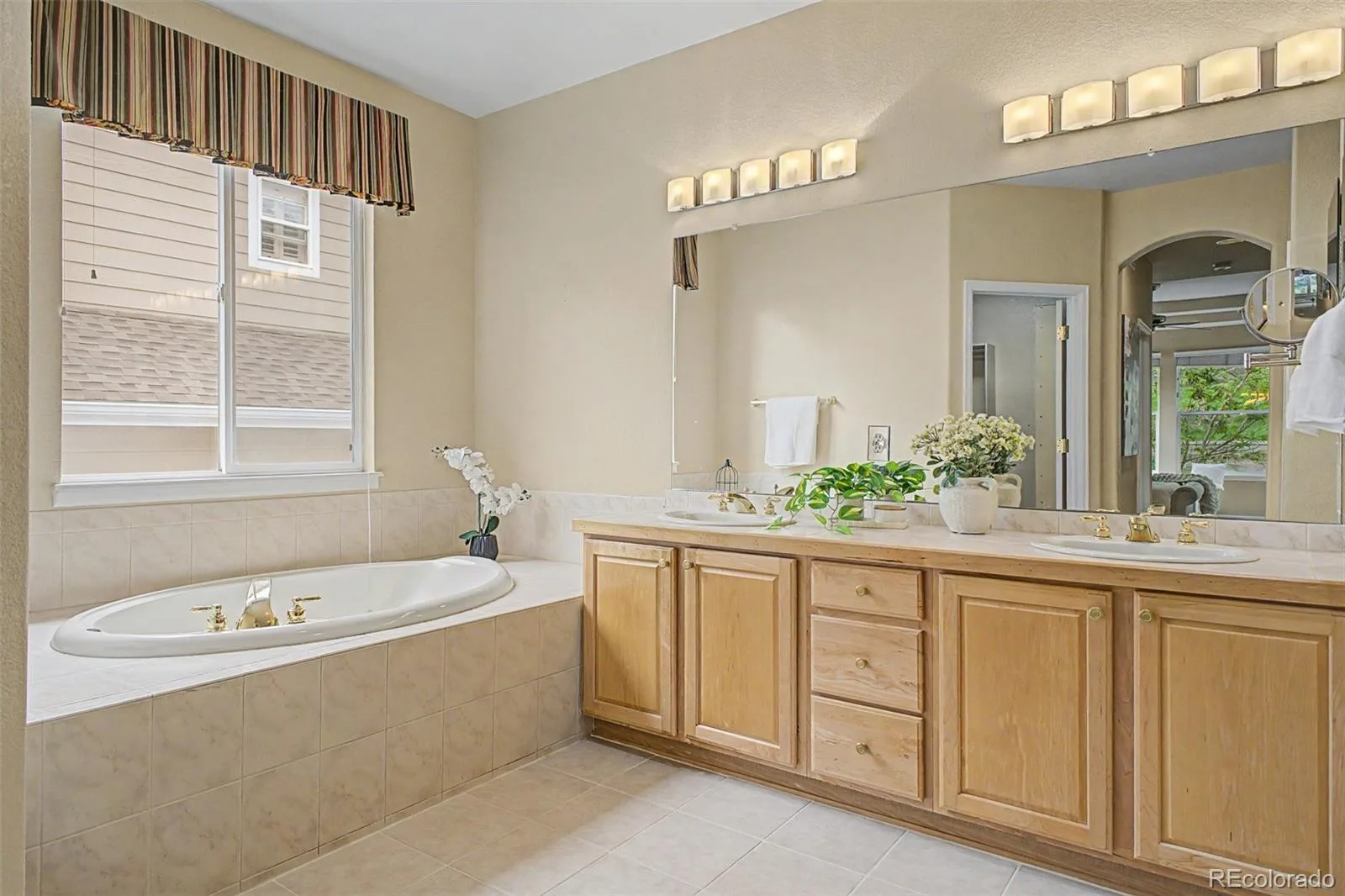 8421 Brambleridge Drive Castle Pines CO 80108 MLS #REC7013388 07152026175924 1600 25