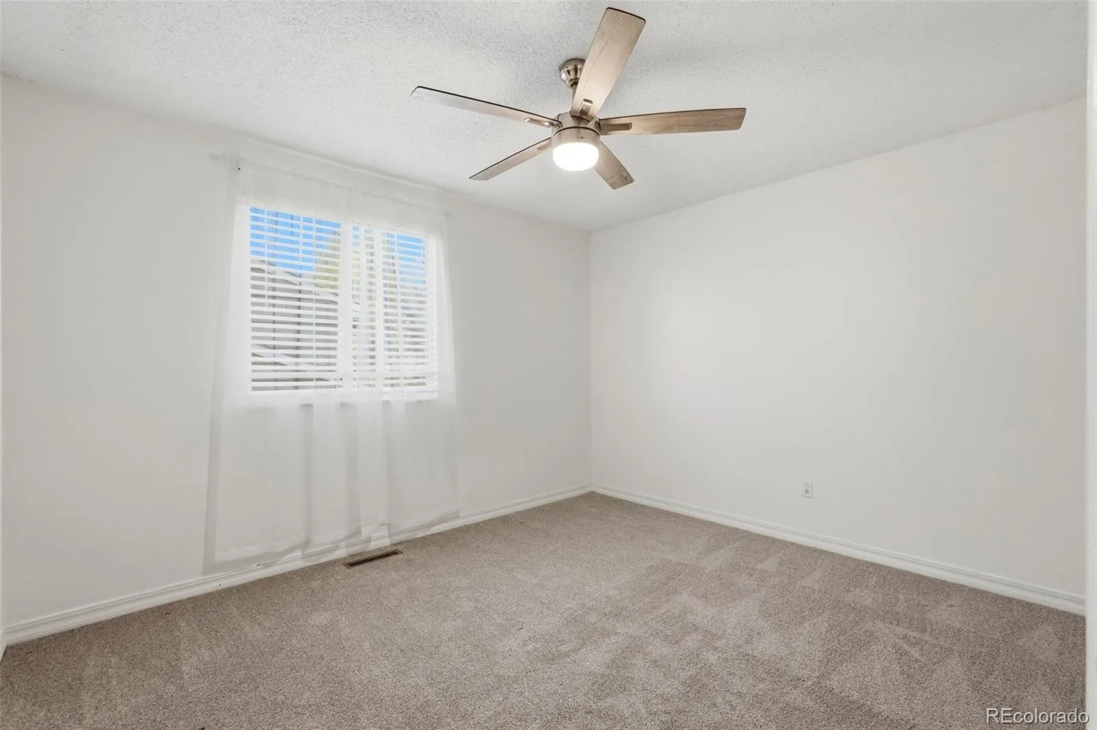17238 E Berry Place Aurora CO 80015 | MLS #REC7021879 10092026021656 1600 33