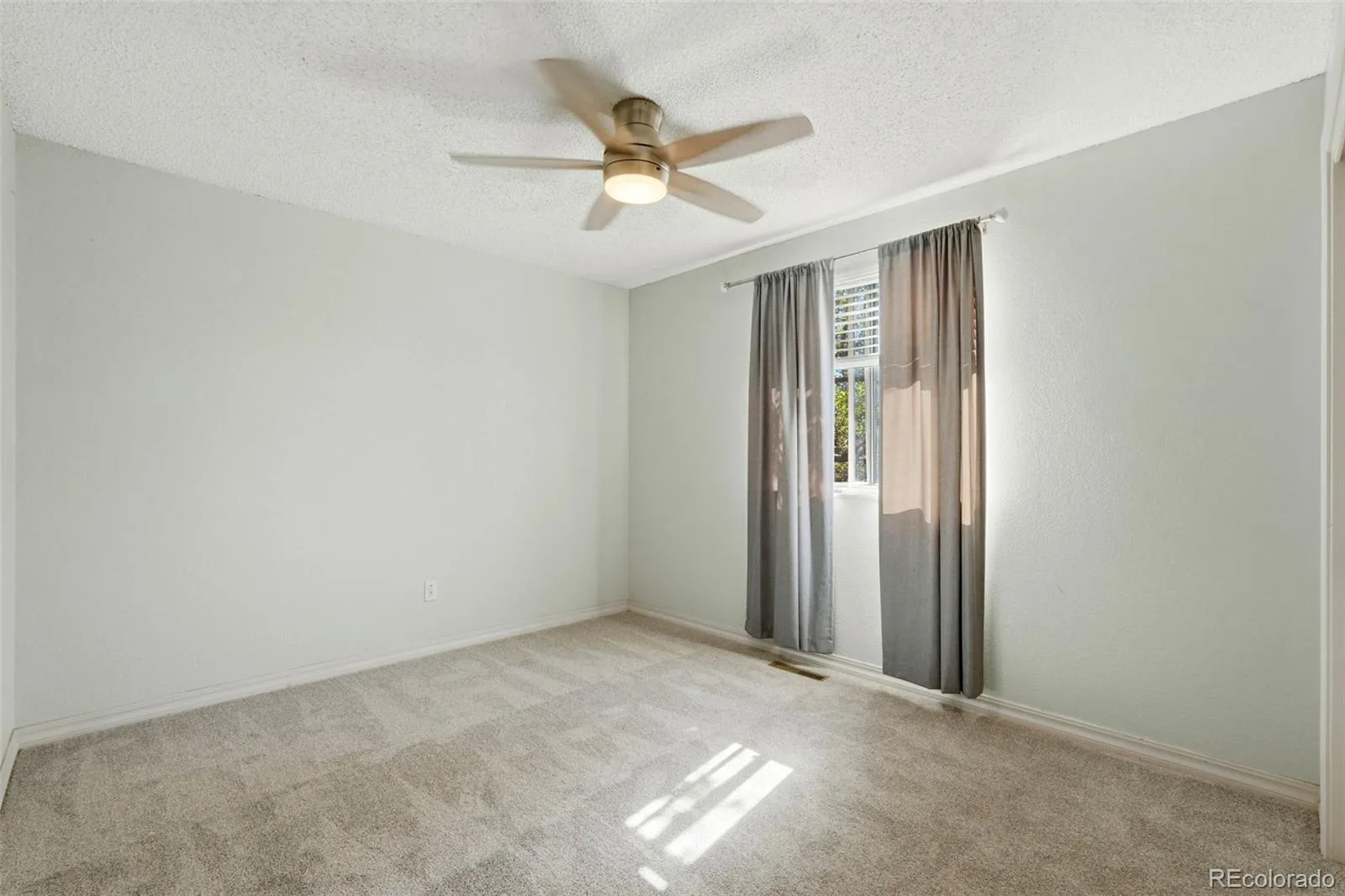 17238 E Berry Place Aurora CO 80015 | MLS #REC7021879 10092026021656 1600 37