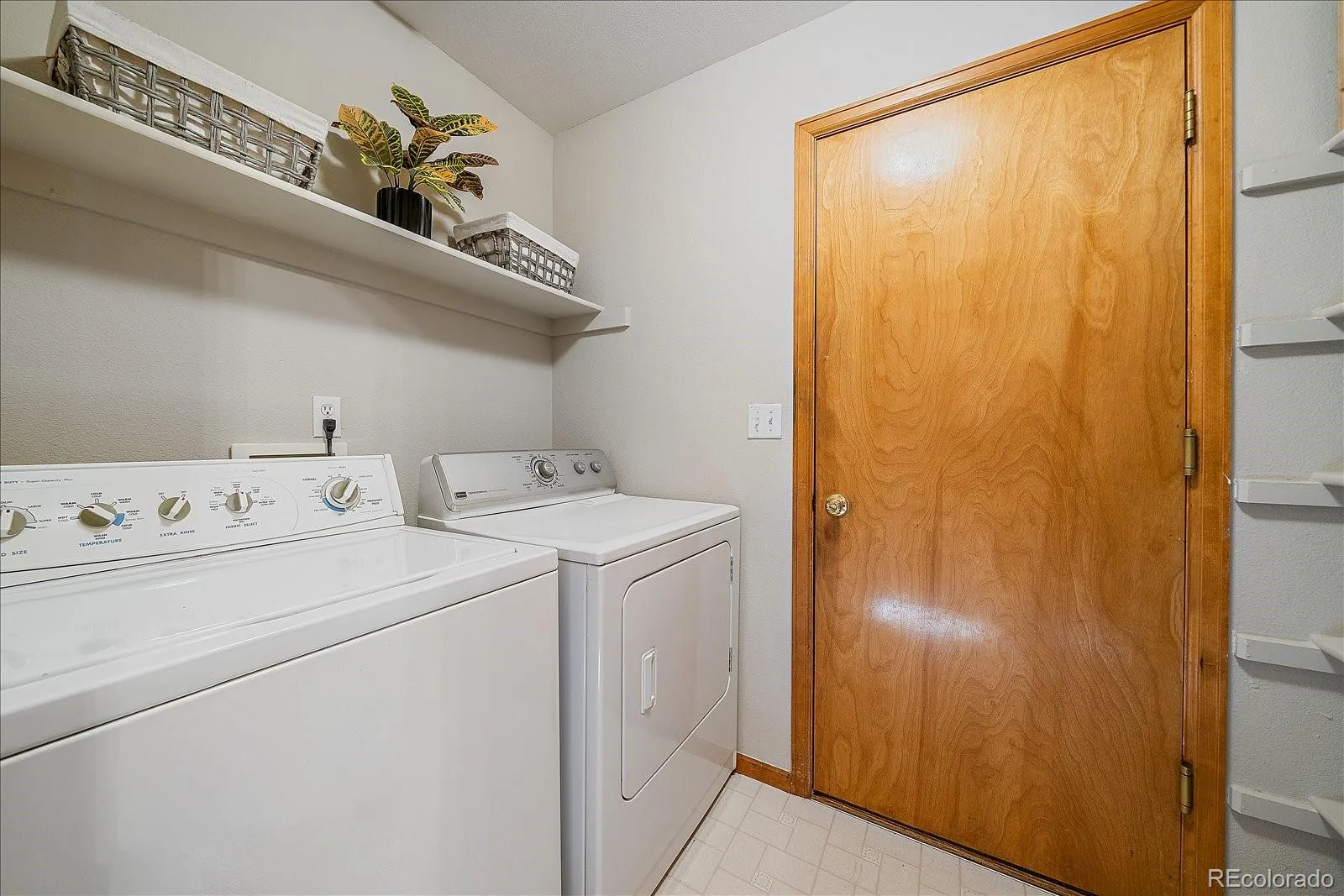 13883 W 64th Place Arvada CO 80004 MLS #REC7023211 06242026140648 1600 21