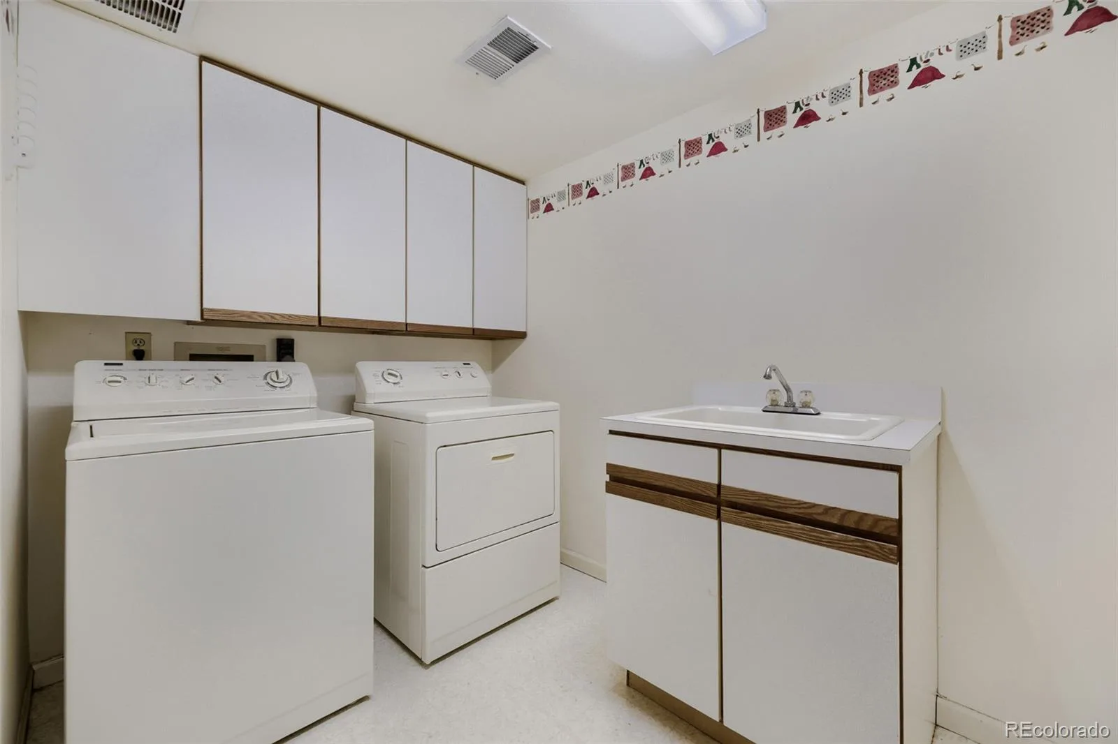 6018 E Briarwood Circle Englewood CO 80112 MLS #REC7031993 06132026200747 1600 25