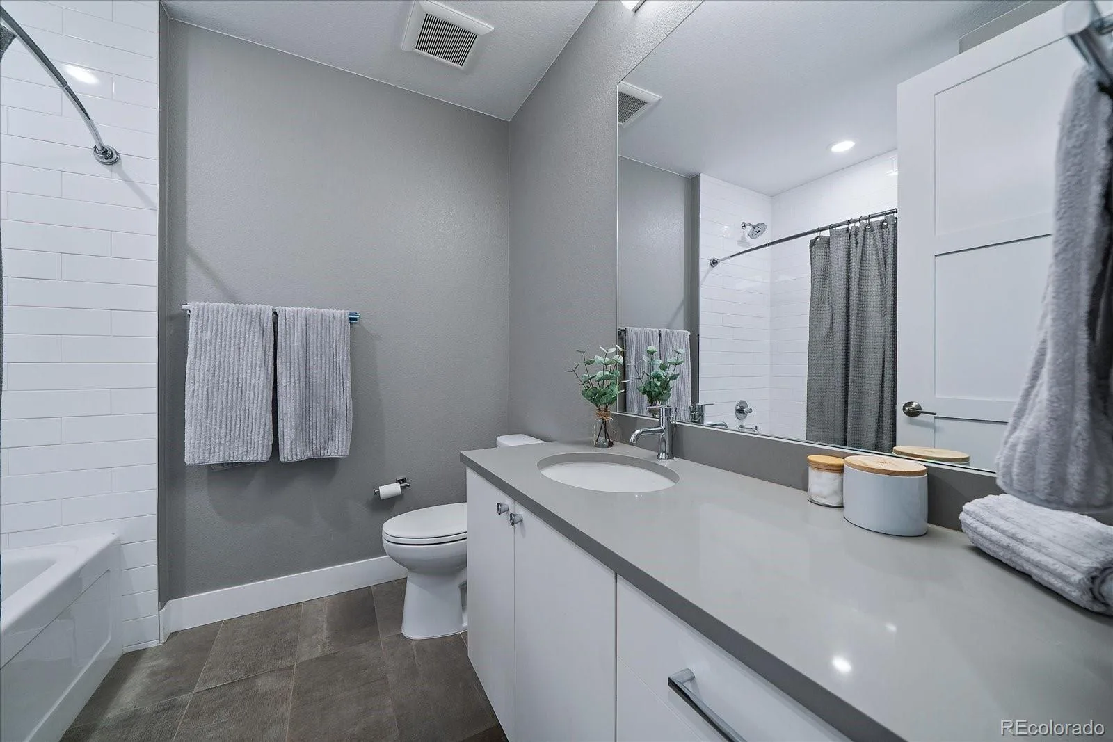 4885 S Monaco Street #206 Denver CO 80237 | MLS #REC7033188 08302026184835 1600 34
