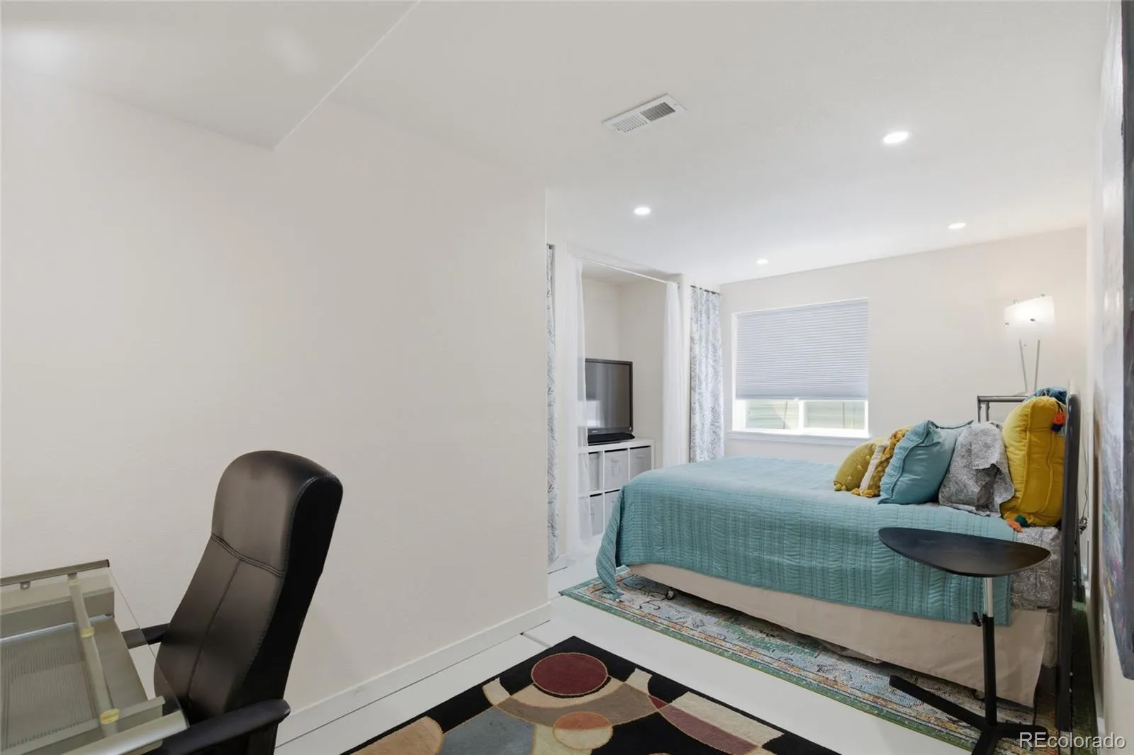 04172026185702 1600 32