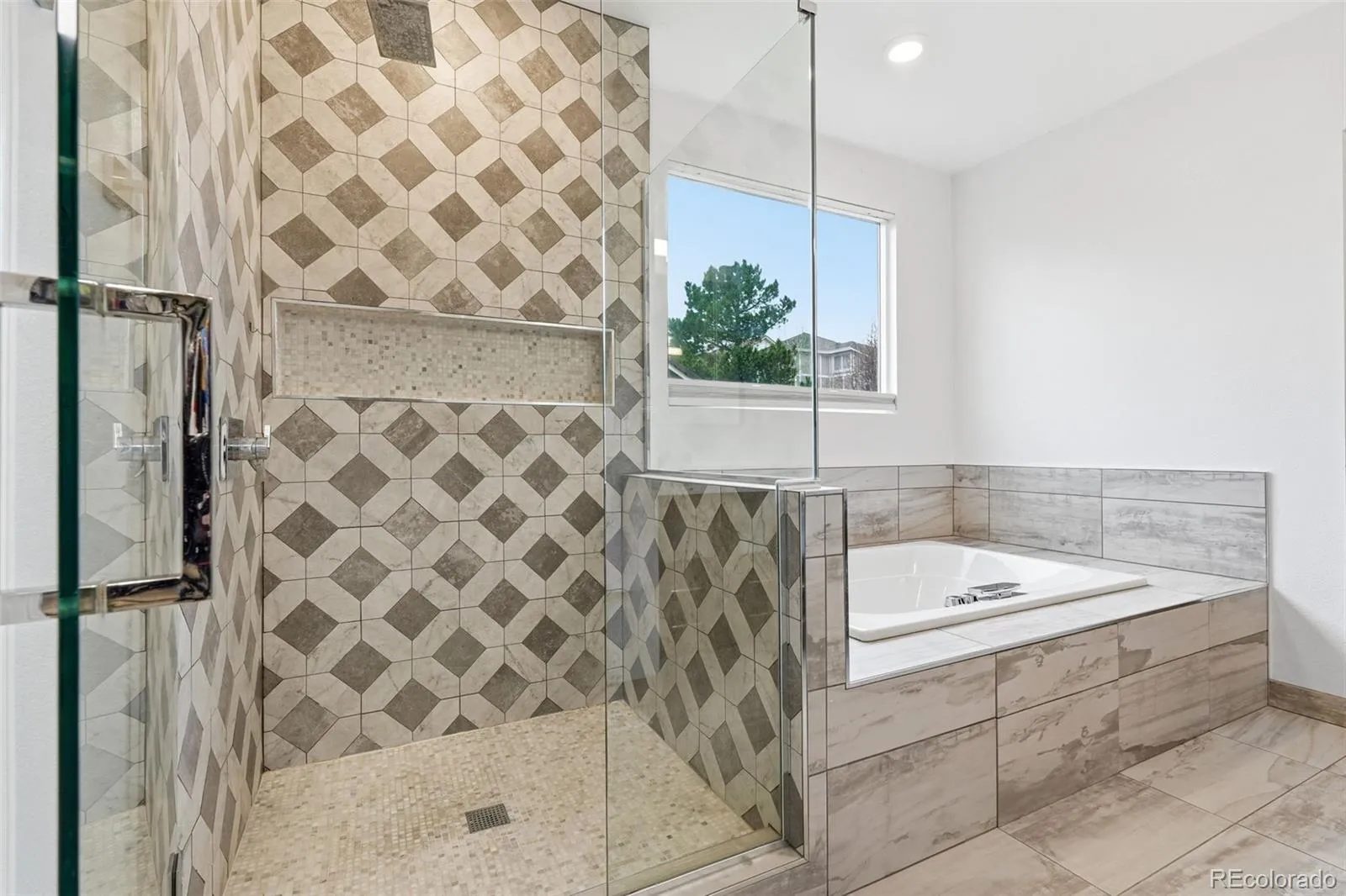 04152026192005 1600 18