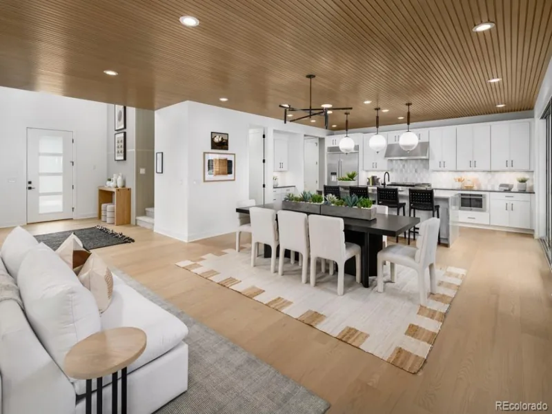 8113 S Bersshine Street Aurora CO 80016 | MLS #REC7039010 09302026000051 800 1