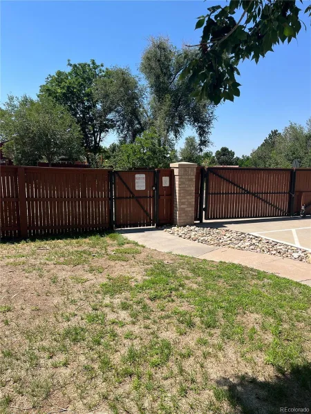 1429 S Ulster Street Denver CO 80231 MLS #REC7045226 07072026223936 800 37