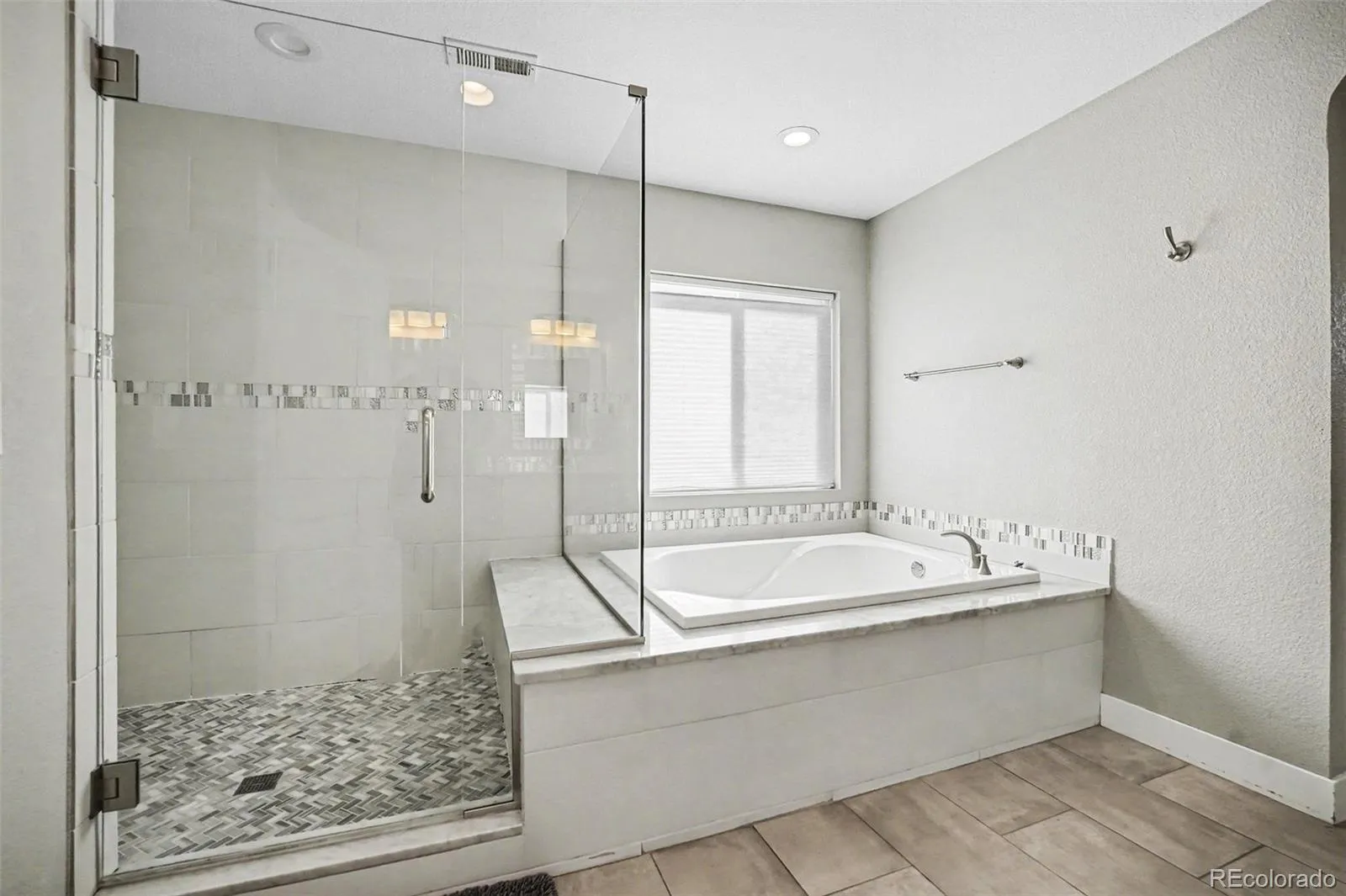 04172026230355 1600 16