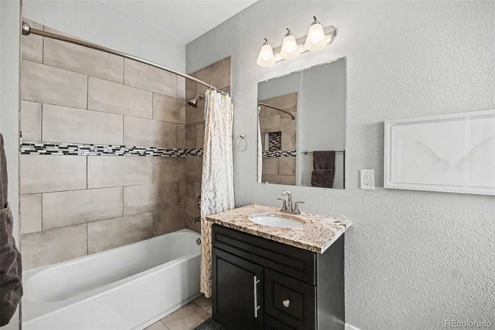 04172026230355 1600 24