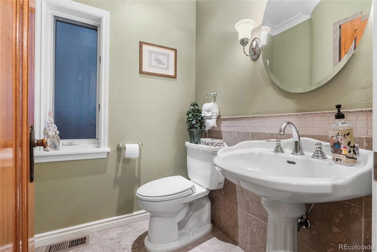5530 E 6th Avenue Denver CO 80220 MLS #REC7049127 06102026172518 1600 18