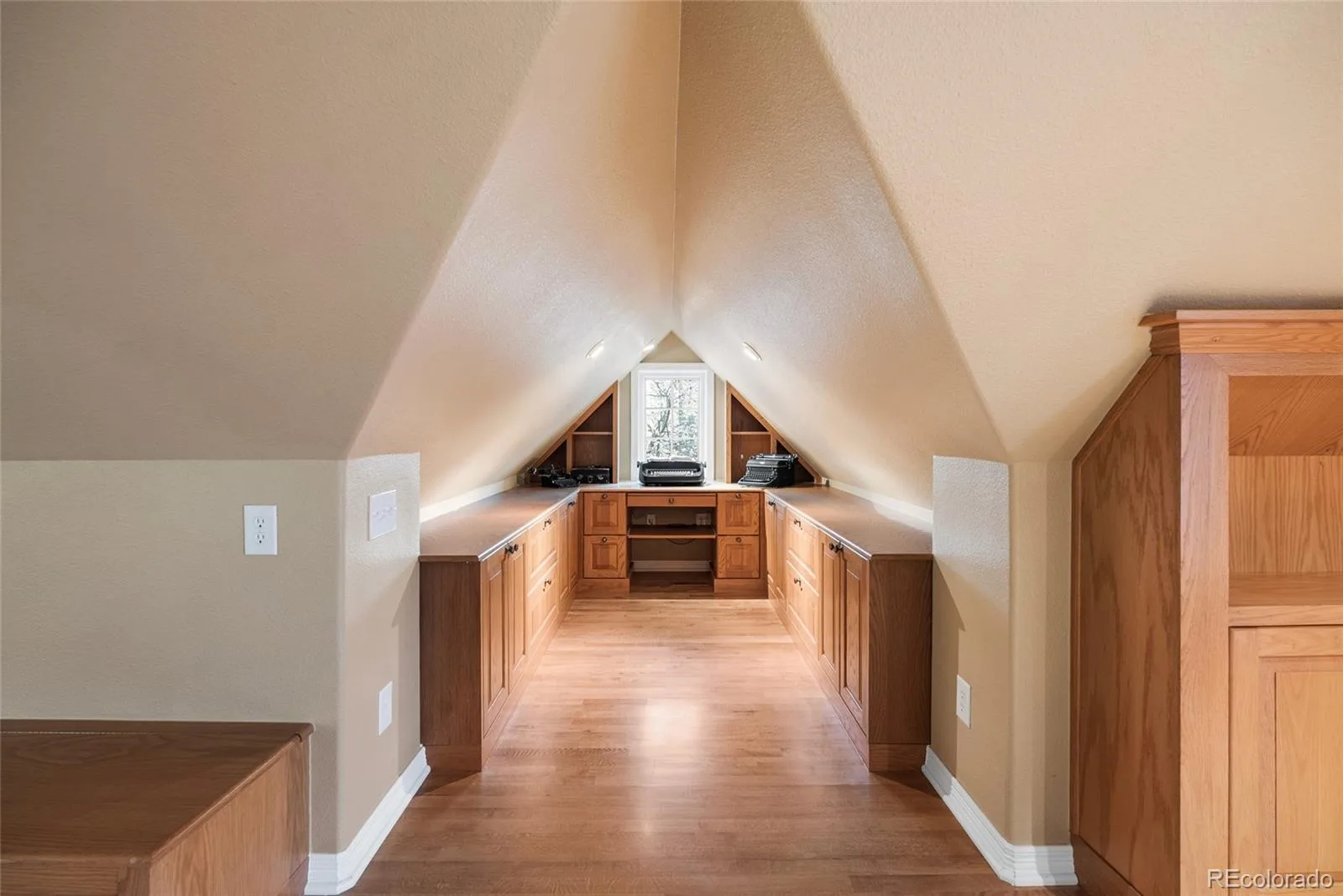 5530 E 6th Avenue Denver CO 80220 MLS #REC7049127 06102026172518 1600 28