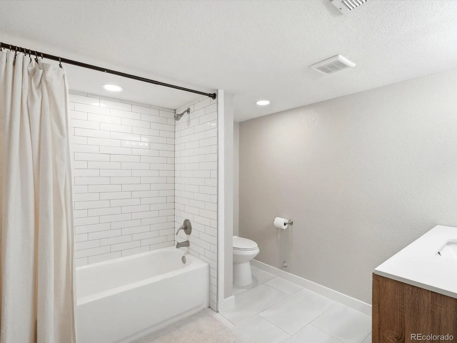 13782 Omega Circle Lone Tree CO 80124 | MLS #REC7055501 08132026204103 1600 30