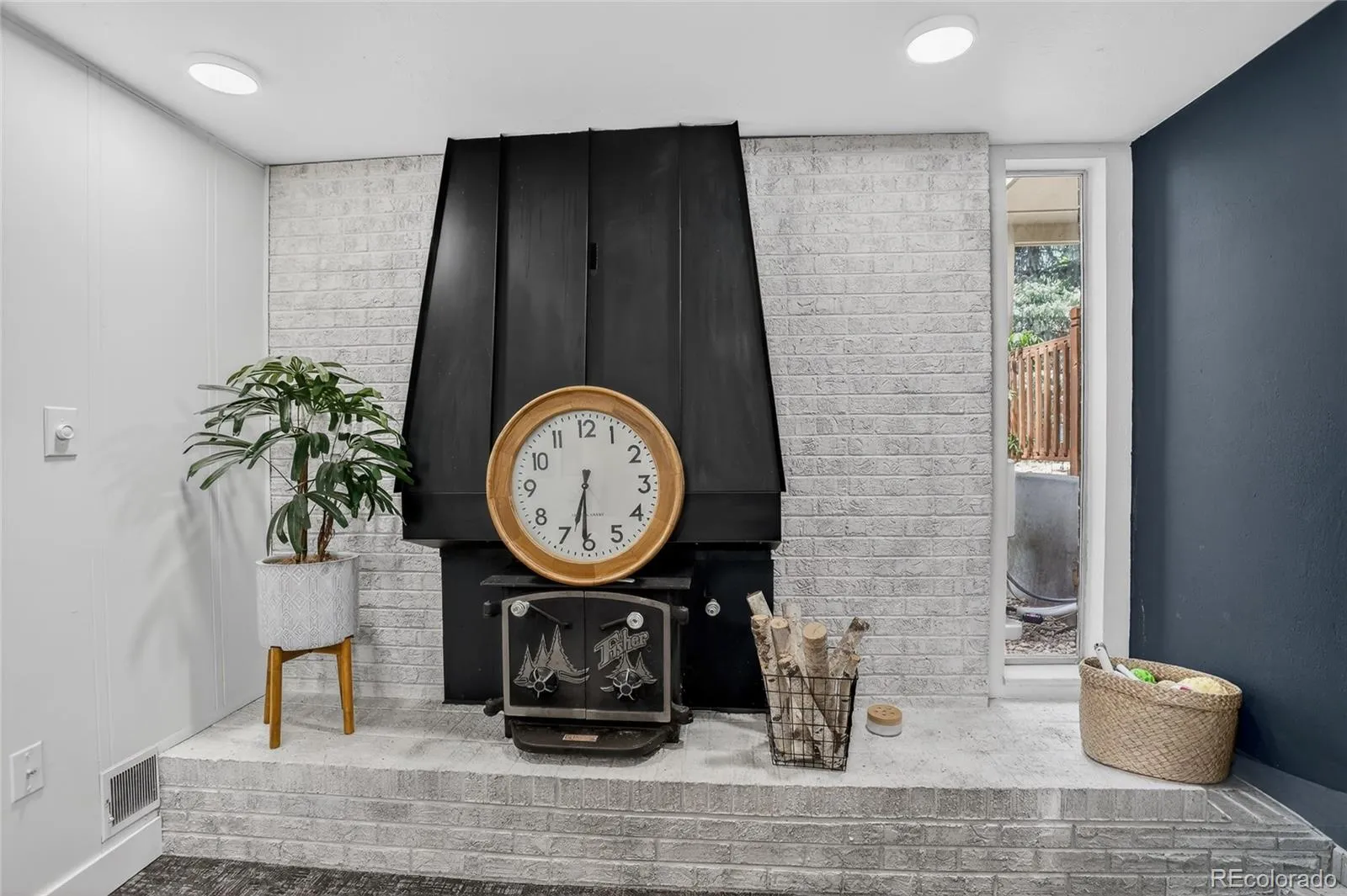 04212026194019 1600 21