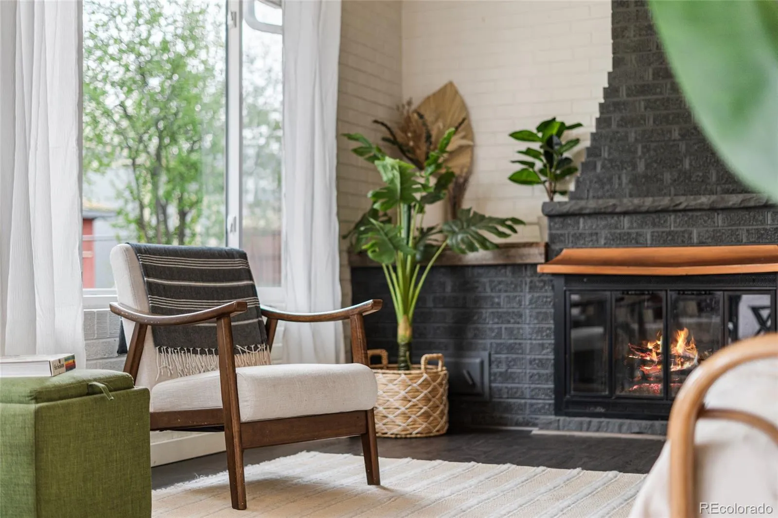 04152026180000 1600 11