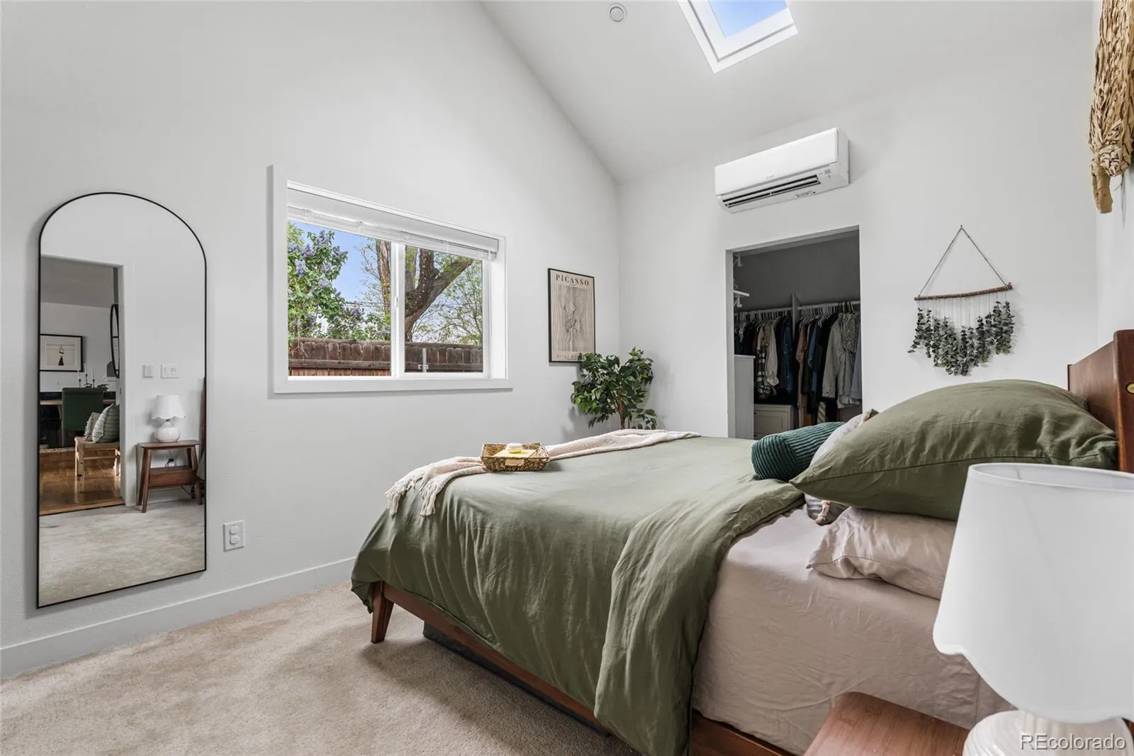 04152026180000 1600 16