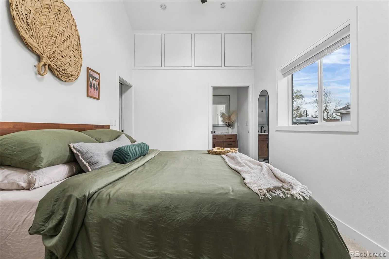 04152026180000 1600 17