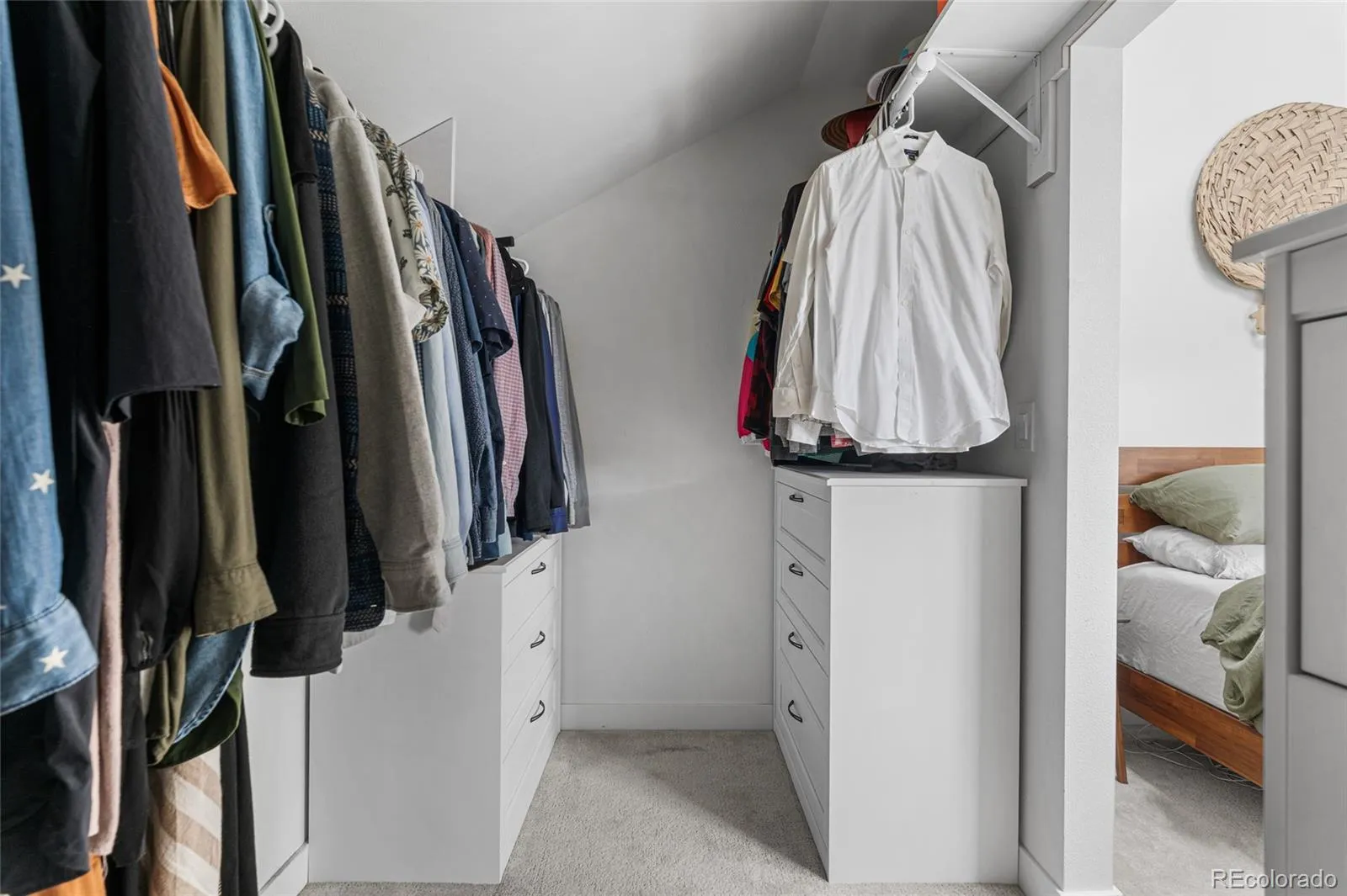 04152026180000 1600 19