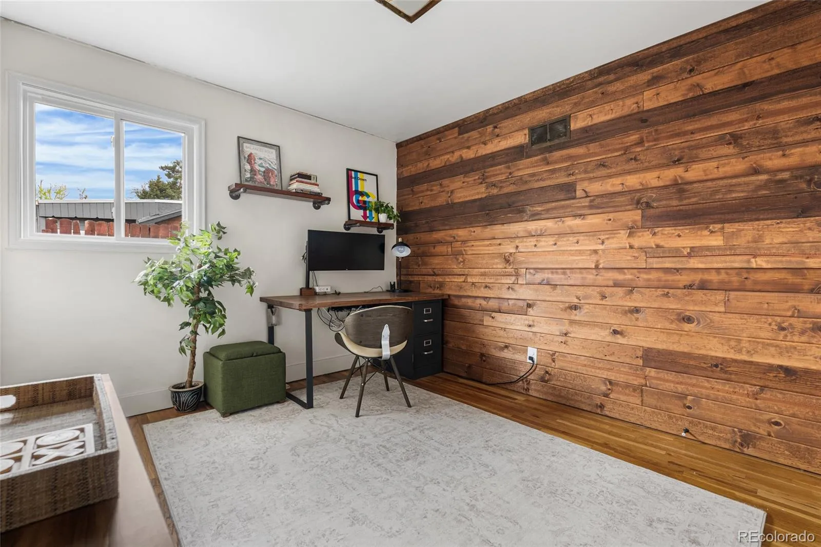 04152026180000 1600 21