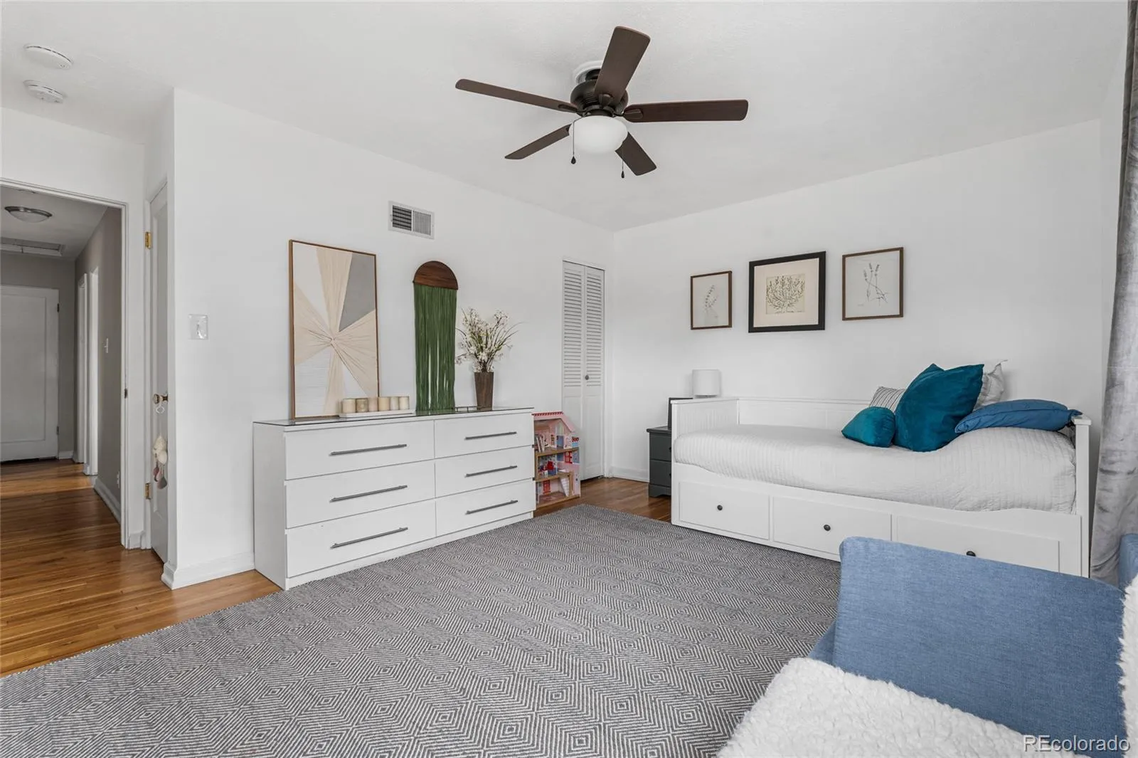 04152026180000 1600 23