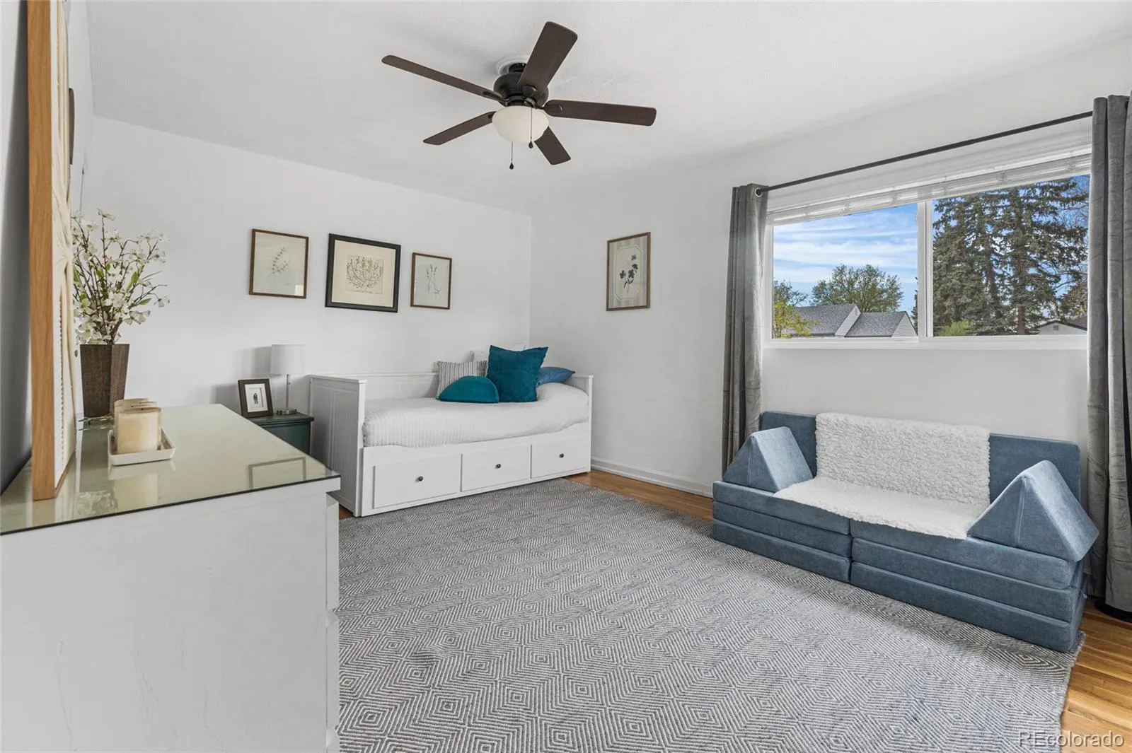 04152026180000 1600 24