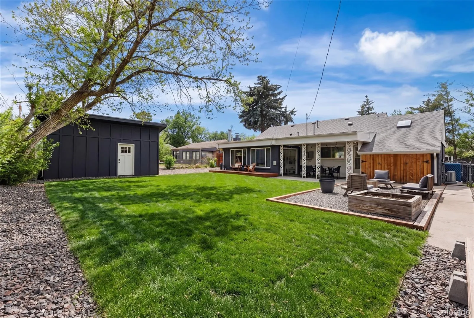 04152026180000 1600 32