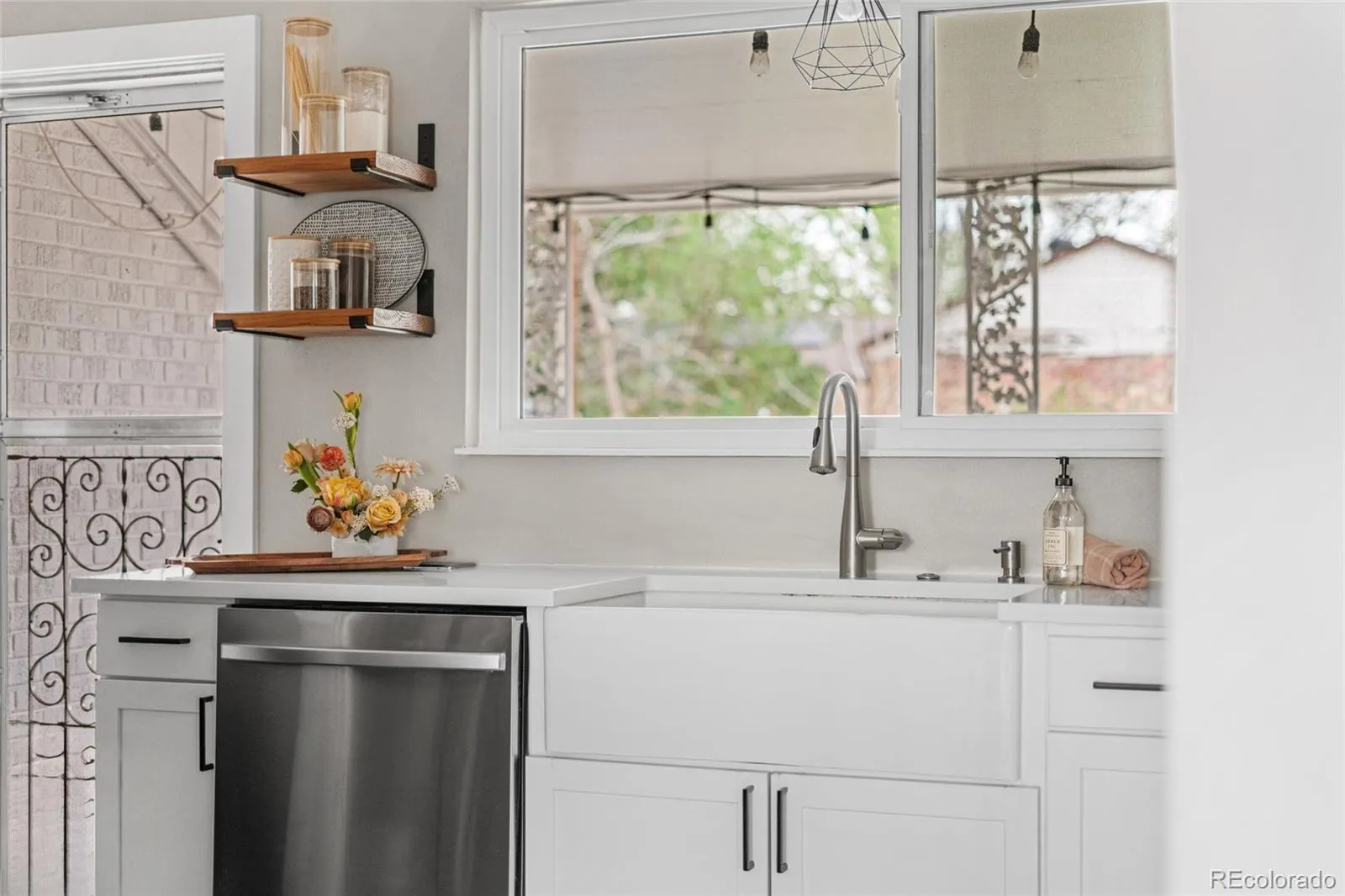 04152026180000 1600 8