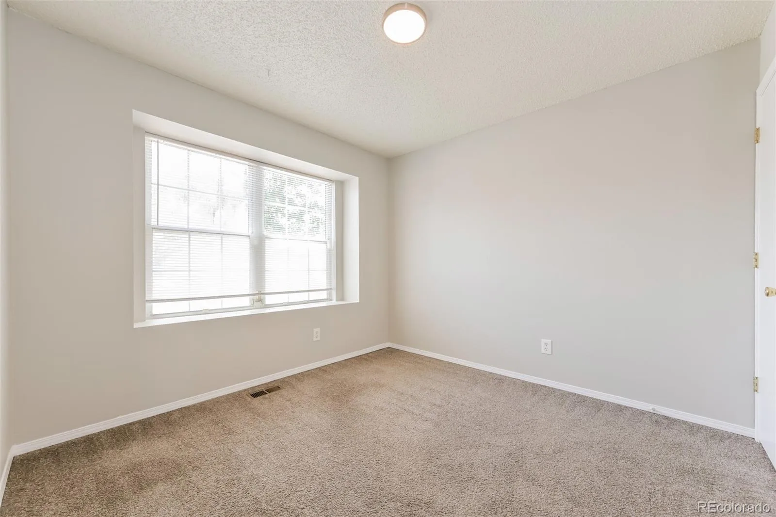 4272 S Ireland Court Aurora CO 80013 | MLS #REC7090261 08062026225544 1600 12