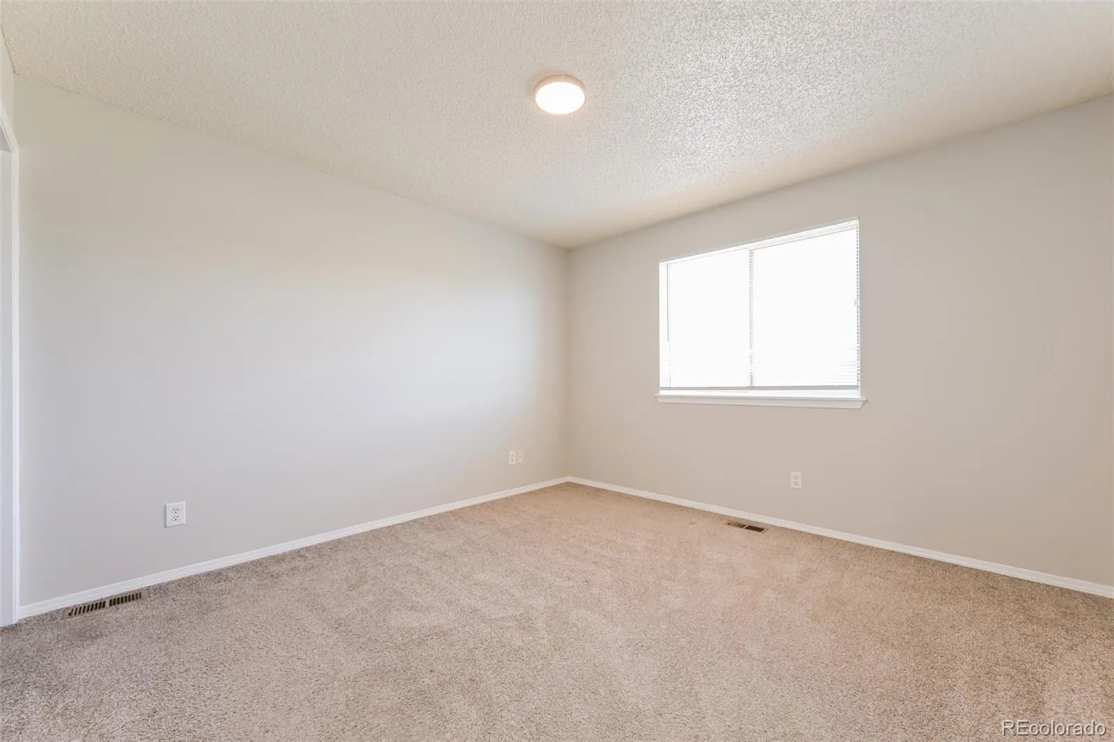 4272 S Ireland Court Aurora CO 80013 | MLS #REC7090261 08062026225544 1600 14