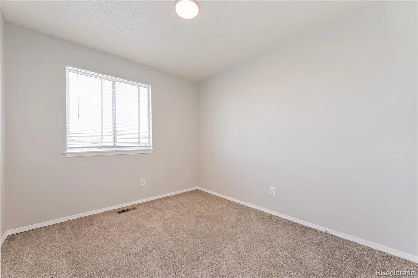 4272 S Ireland Court Aurora CO 80013 | MLS #REC7090261 08062026225544 1600 15