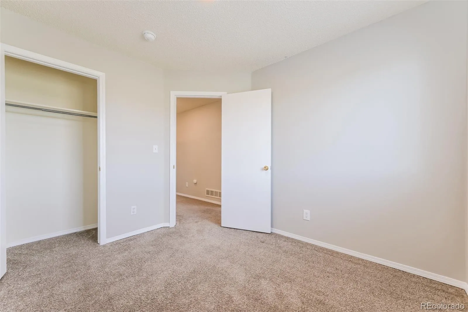 4272 S Ireland Court Aurora CO 80013 | MLS #REC7090261 08062026225544 1600 16