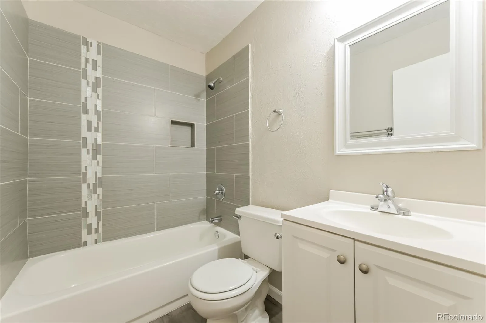 4272 S Ireland Court Aurora CO 80013 | MLS #REC7090261 08062026225544 1600 18