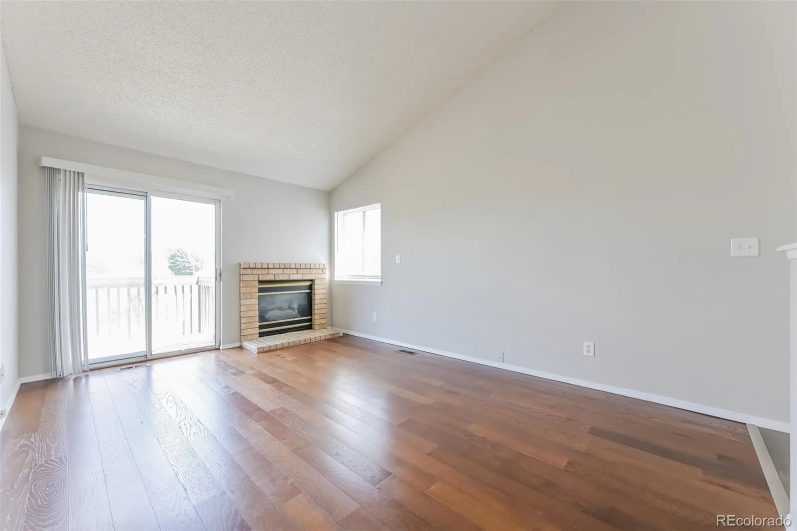 4272 S Ireland Court Aurora CO 80013 | MLS #REC7090261 08062026225544 1600 2