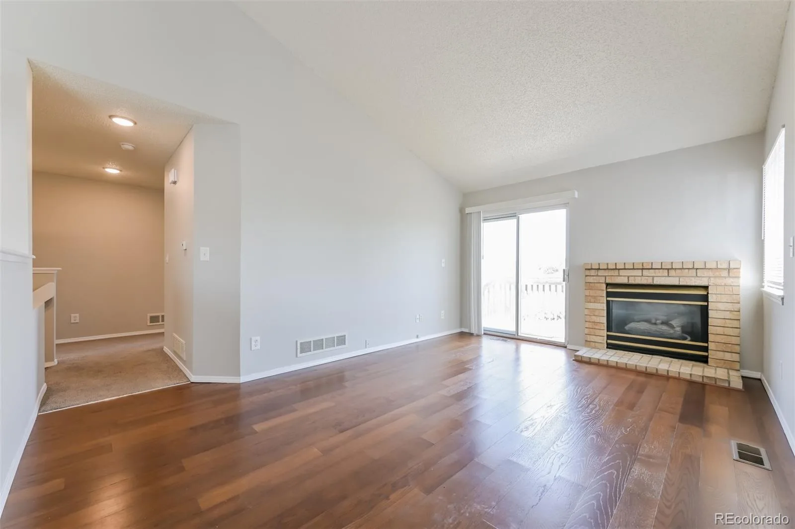 4272 S Ireland Court Aurora CO 80013 | MLS #REC7090261 08062026225544 1600 3