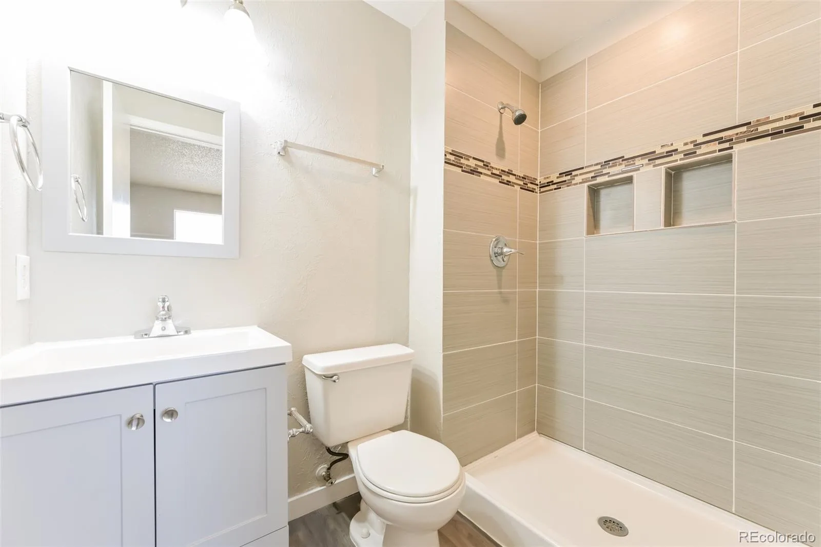 4272 S Ireland Court Aurora CO 80013 | MLS #REC7090261 08062026225544 1600 9