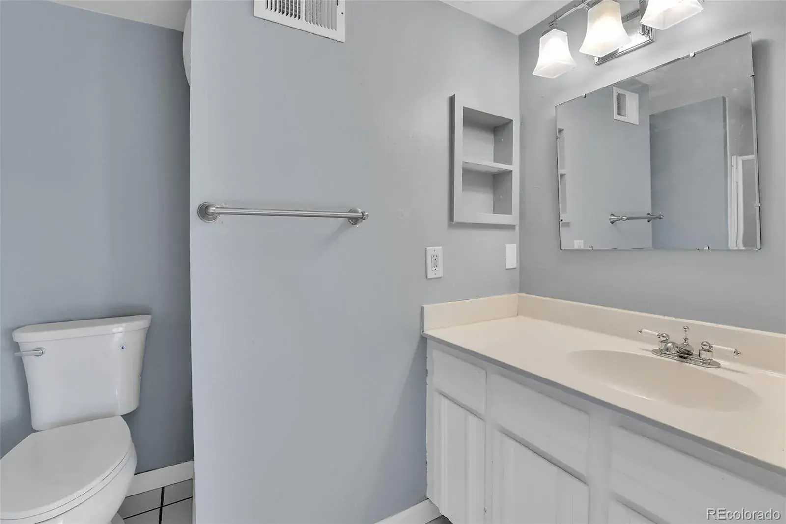 12082025234920 1600 11