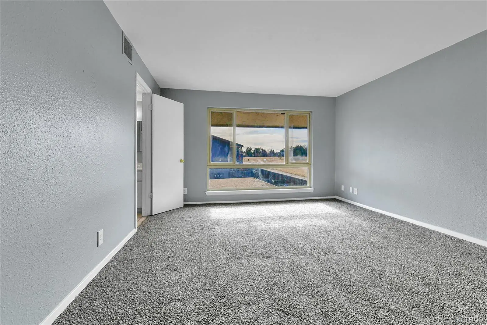 12082025234920 1600 12