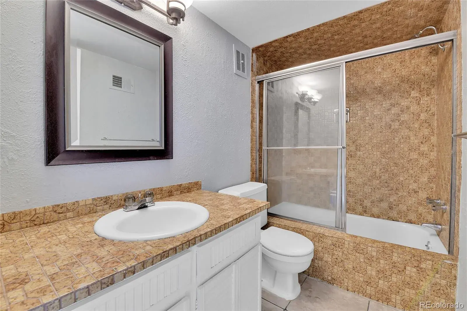 12082025234920 1600 14