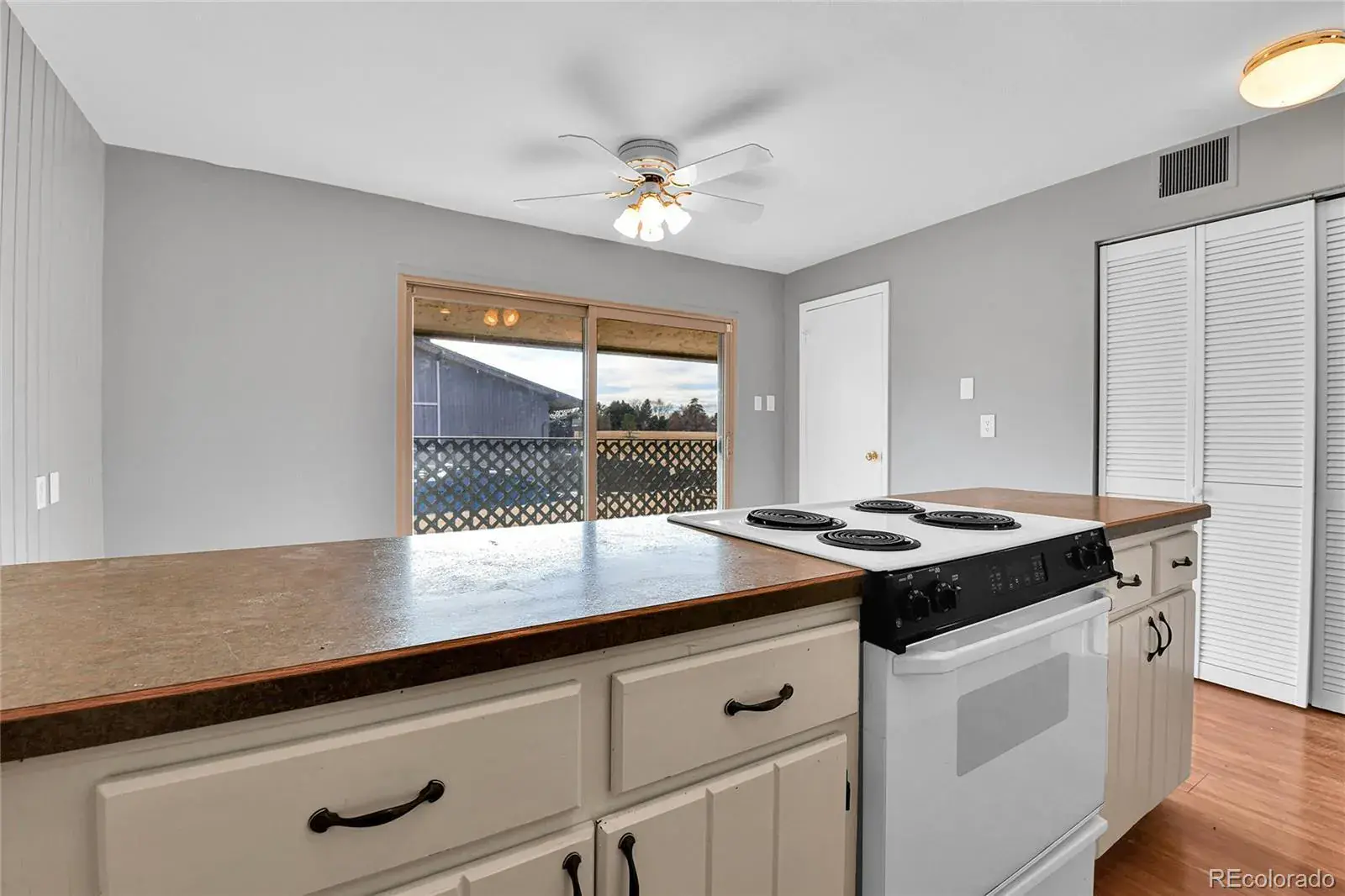 12082025234920 1600 4