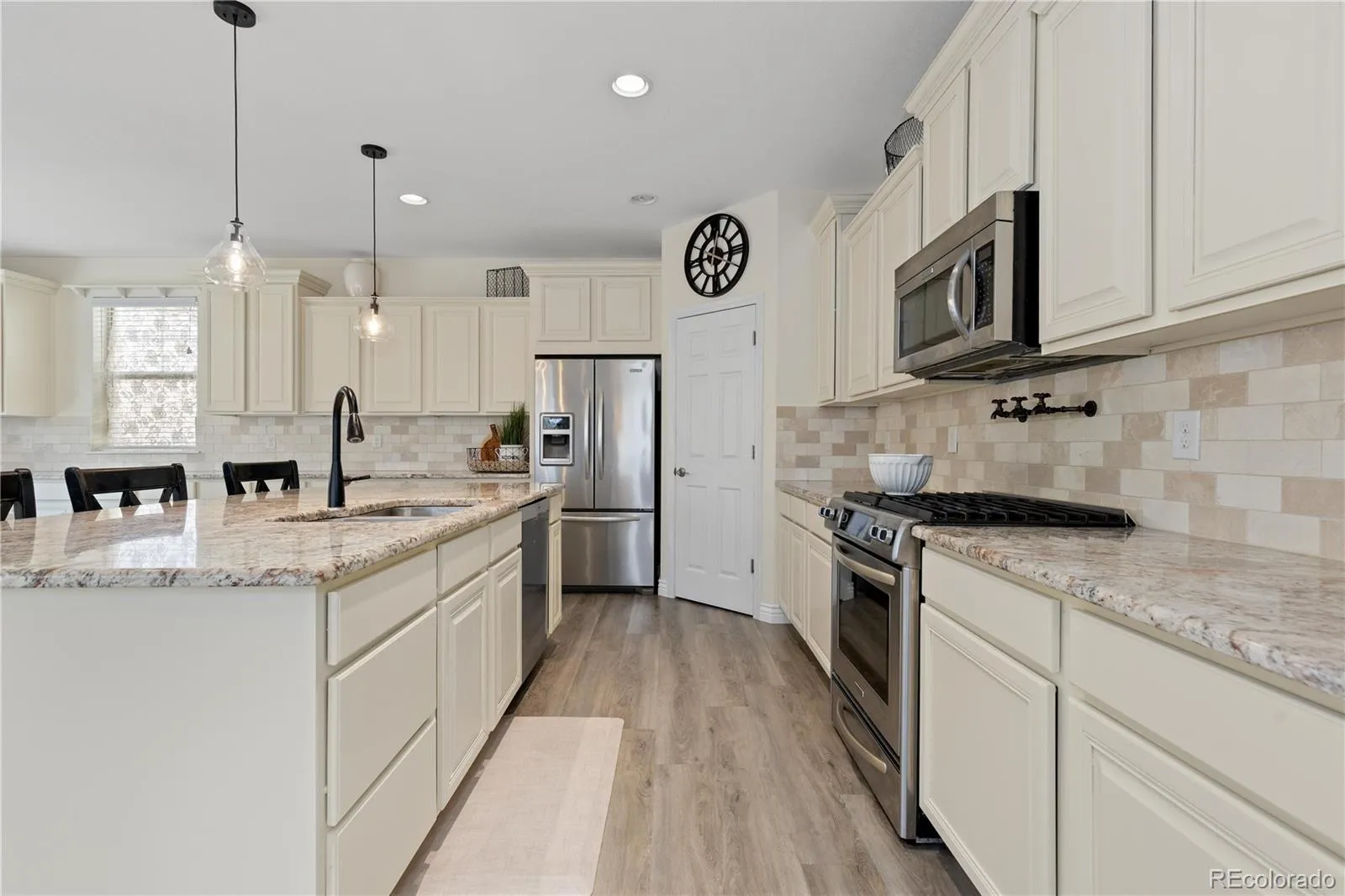 9519 Nile Way Arvada CO 80007 MLS #REC7097134 04242026023524 1600 10