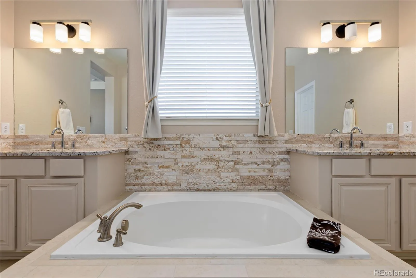 9519 Nile Way Arvada CO 80007 MLS #REC7097134 04242026023524 1600 20
