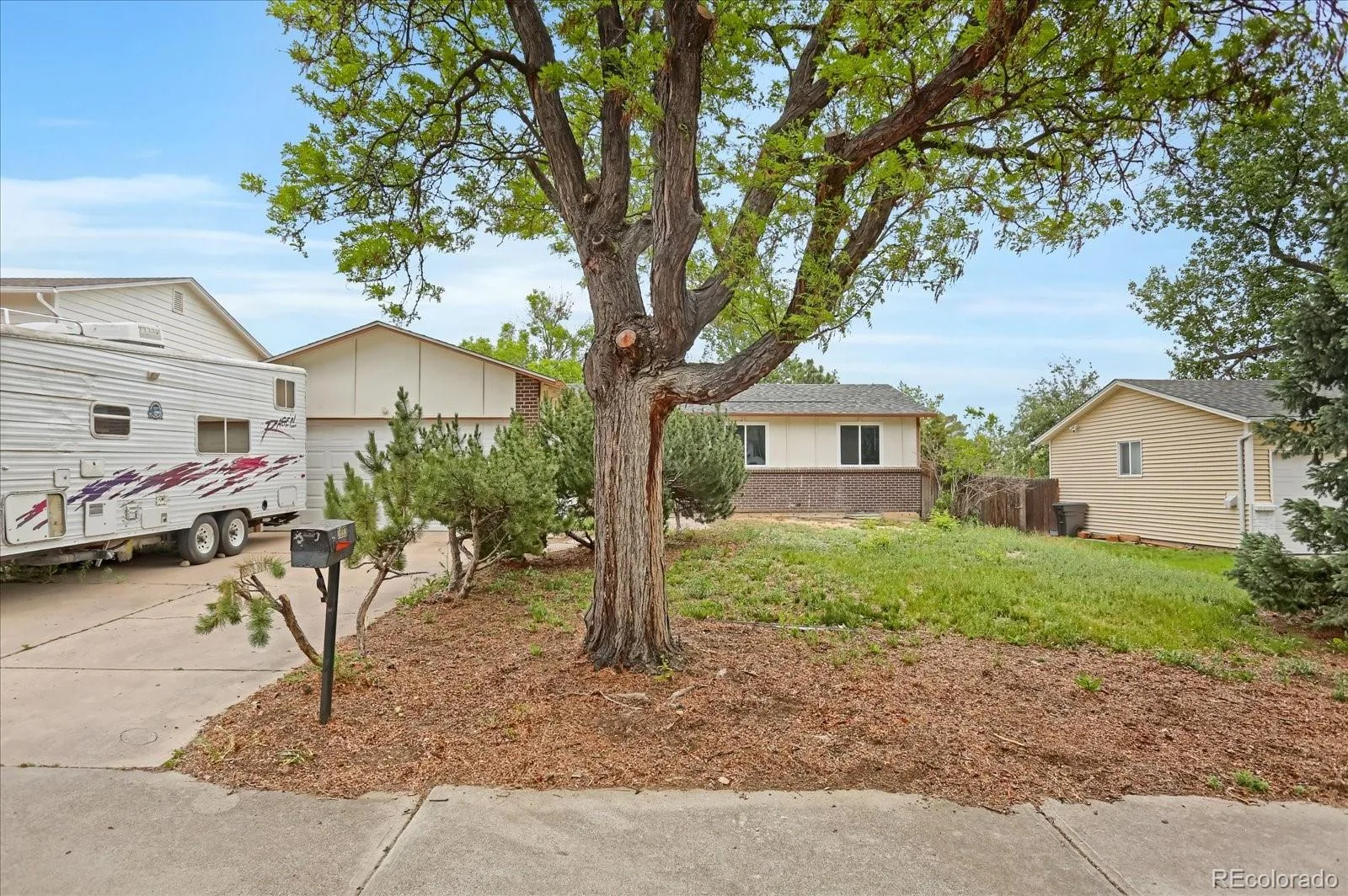 2832 S Mobile Street Aurora CO 80013 MLS #REC7100189 06012026191007 1600 1