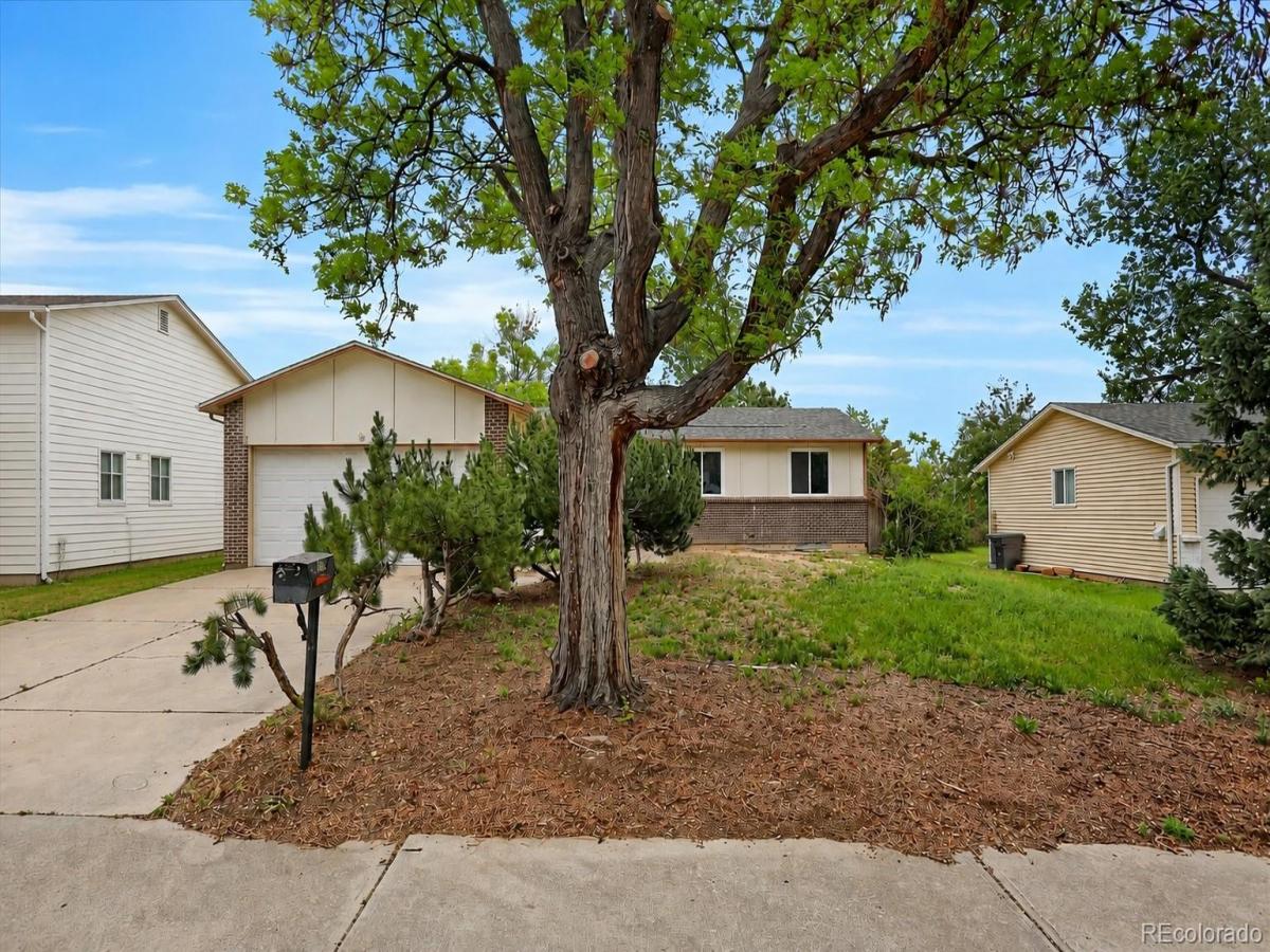 2832 S Mobile Street Aurora CO 80013 | MLS #REC7100189 MLS #REC7100189 image #0