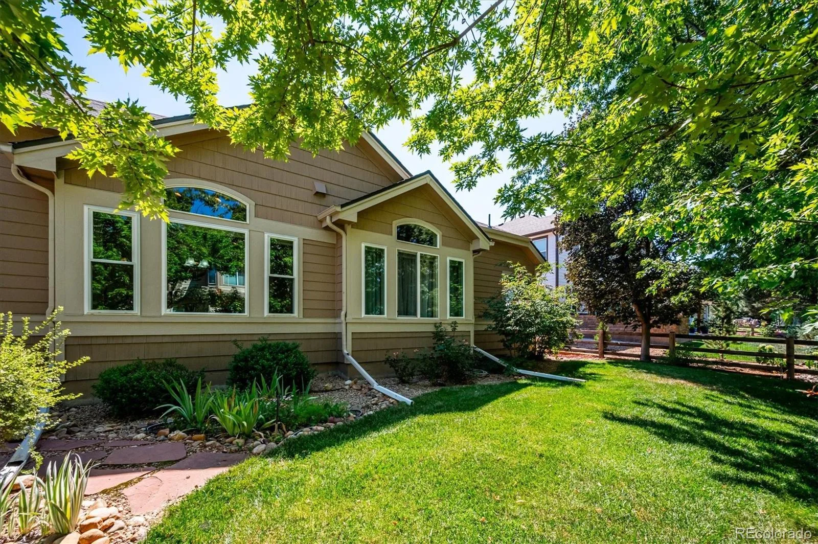 6557 S Gray Way Littleton CO 80123 | MLS #REC7105947 08052026181844 1600 25