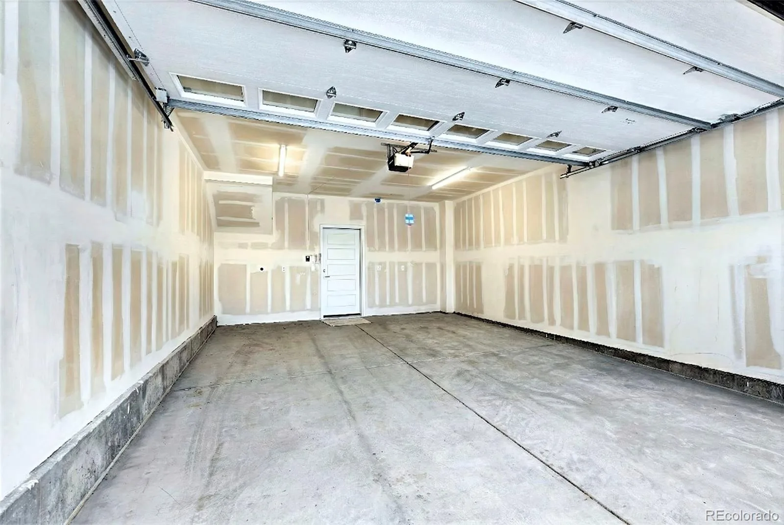 6971 E Lowry Boulevard Denver CO 80230 MLS #REC7109430 06102026172906 1600 30