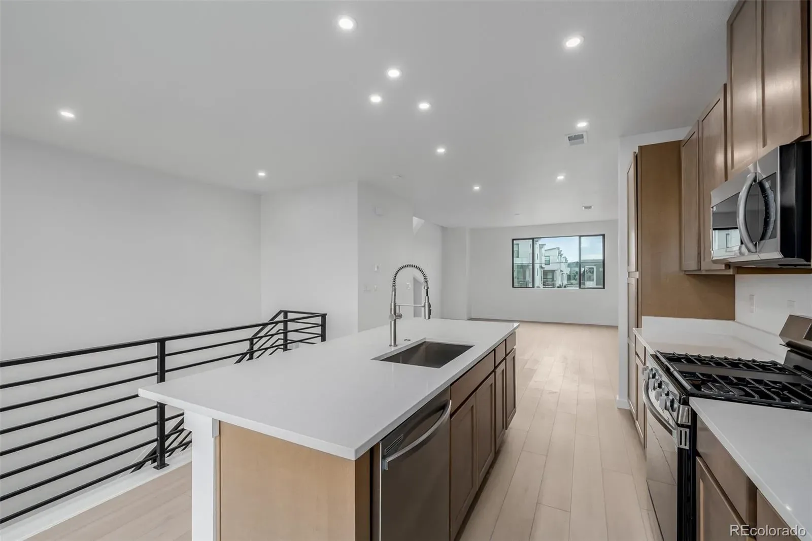 03302026005100 1600 3