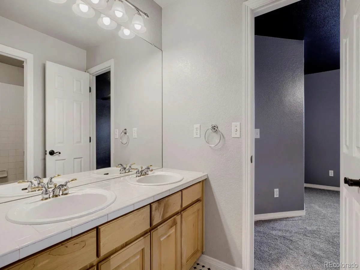 6969 S Rome Street Aurora CO 80016 MLS #REC7116155 06032026224502 1200 39