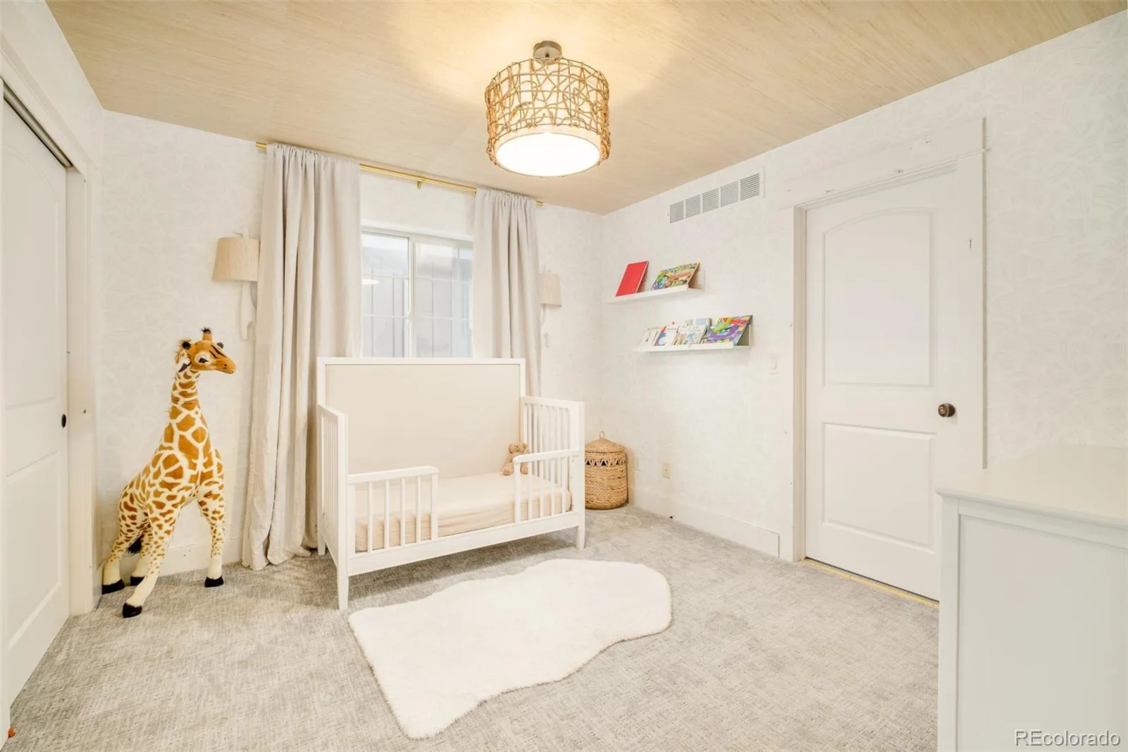 3050 S Bellaire Street Denver CO 80222 MLS #REC7123303 05222026222216 1600 22