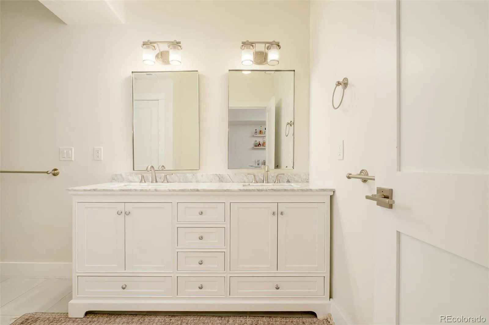 3050 S Bellaire Street Denver CO 80222 MLS #REC7123303 05222026222216 1600 29