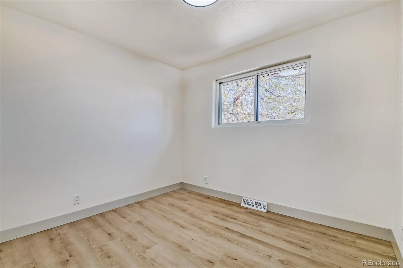 04162026201058 1600 21