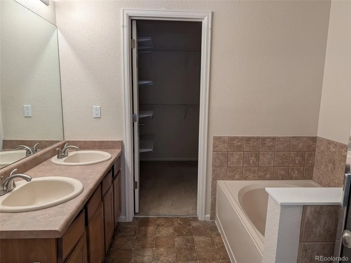 616 S Norfolk Way Aurora CO 80017 | MLS #REC7126812 05162026041245 1200 12